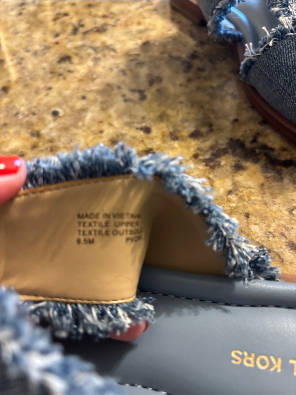 Women’s Micheal Kors sandals - Picture 3 of 4